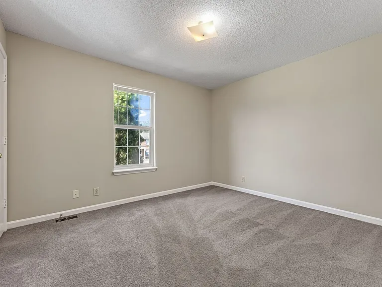 Baltimore Drive - 1731 — Photo 22