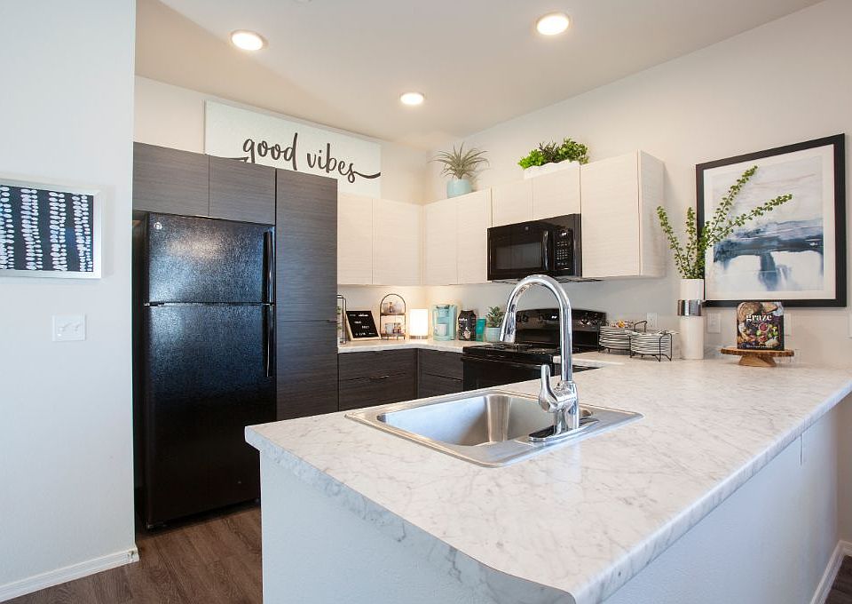 Kitchen & Breakfast Bar