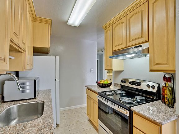 5th image of 320 Auburn Way APT 1
