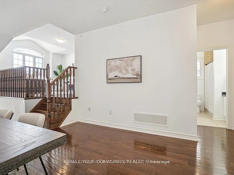 2172 Dawson Cres — Photo 9