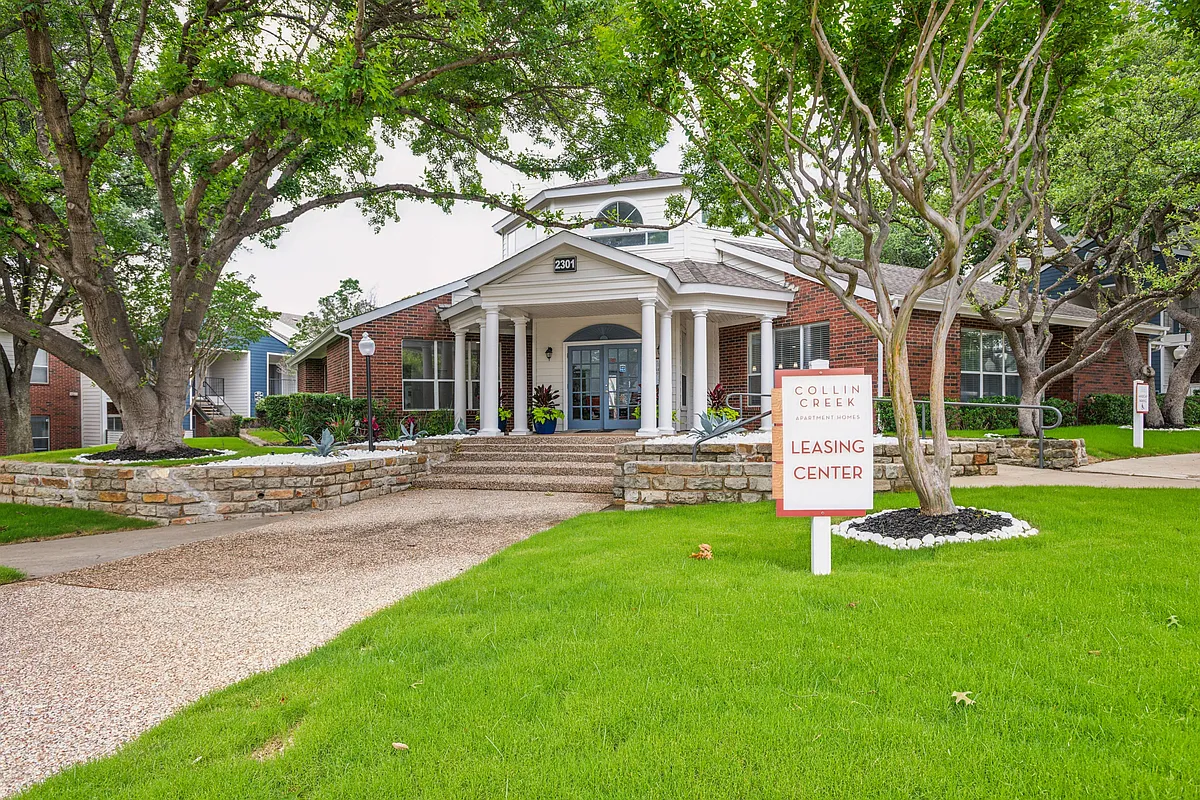 Welcome to Our Inviting Leasing Center in Plano, TX - Collin Creek