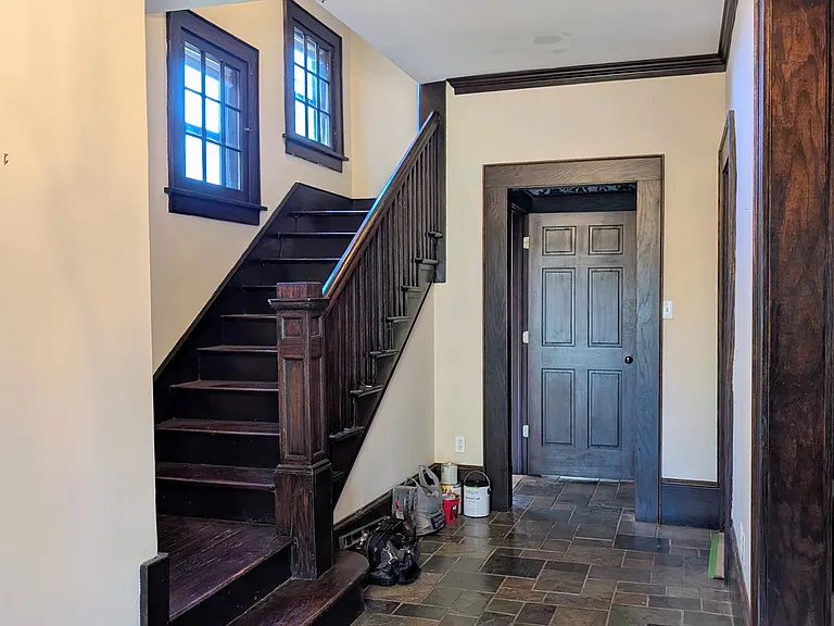 1041 Franklin Ave — Photo 8