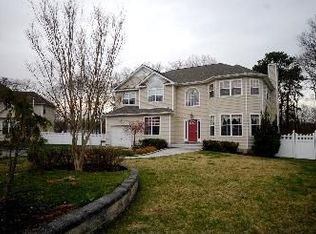 9 Debron Ct, Centereach, NY 11720