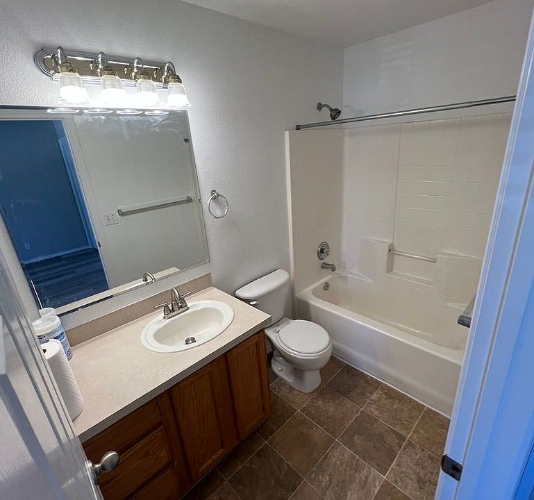 1st image of 1101 N Mercer St #1101C