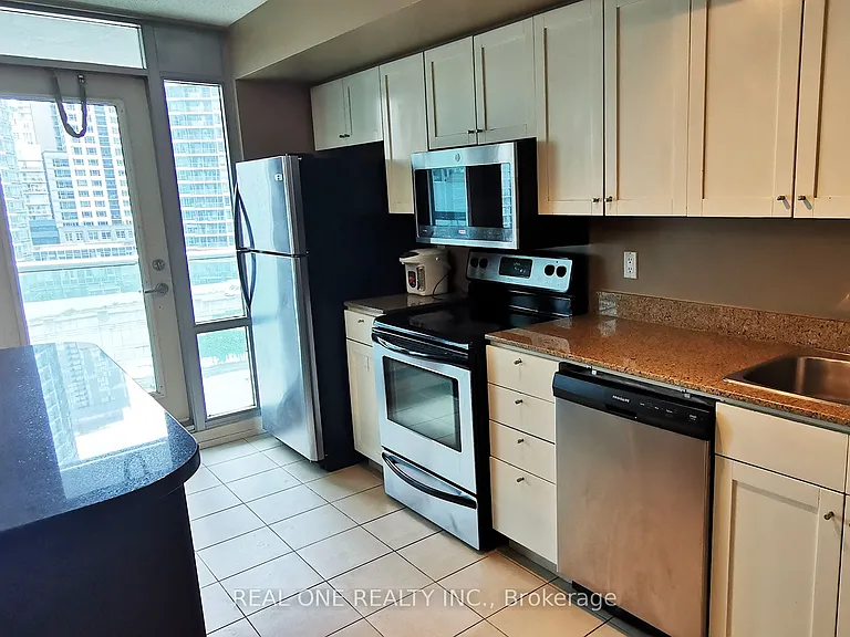 81 Navy Wharf Ct #810 — Photo 22