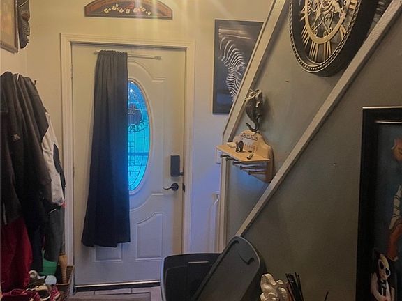 2nd image of 402 Meek St