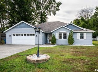 402 Noah Ln, Carterville, IL 62918