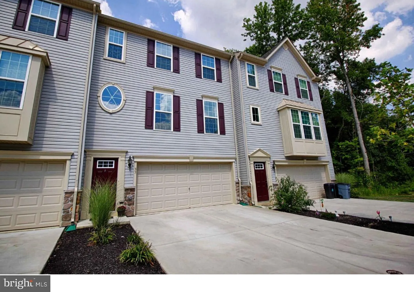 3 bed, 2.5 bath, 2100 sqft, $3,300 — Photo 1