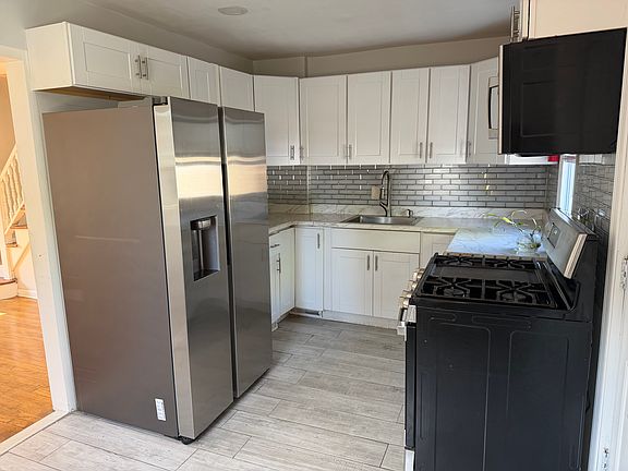 2nd image of 530 Olive Pl