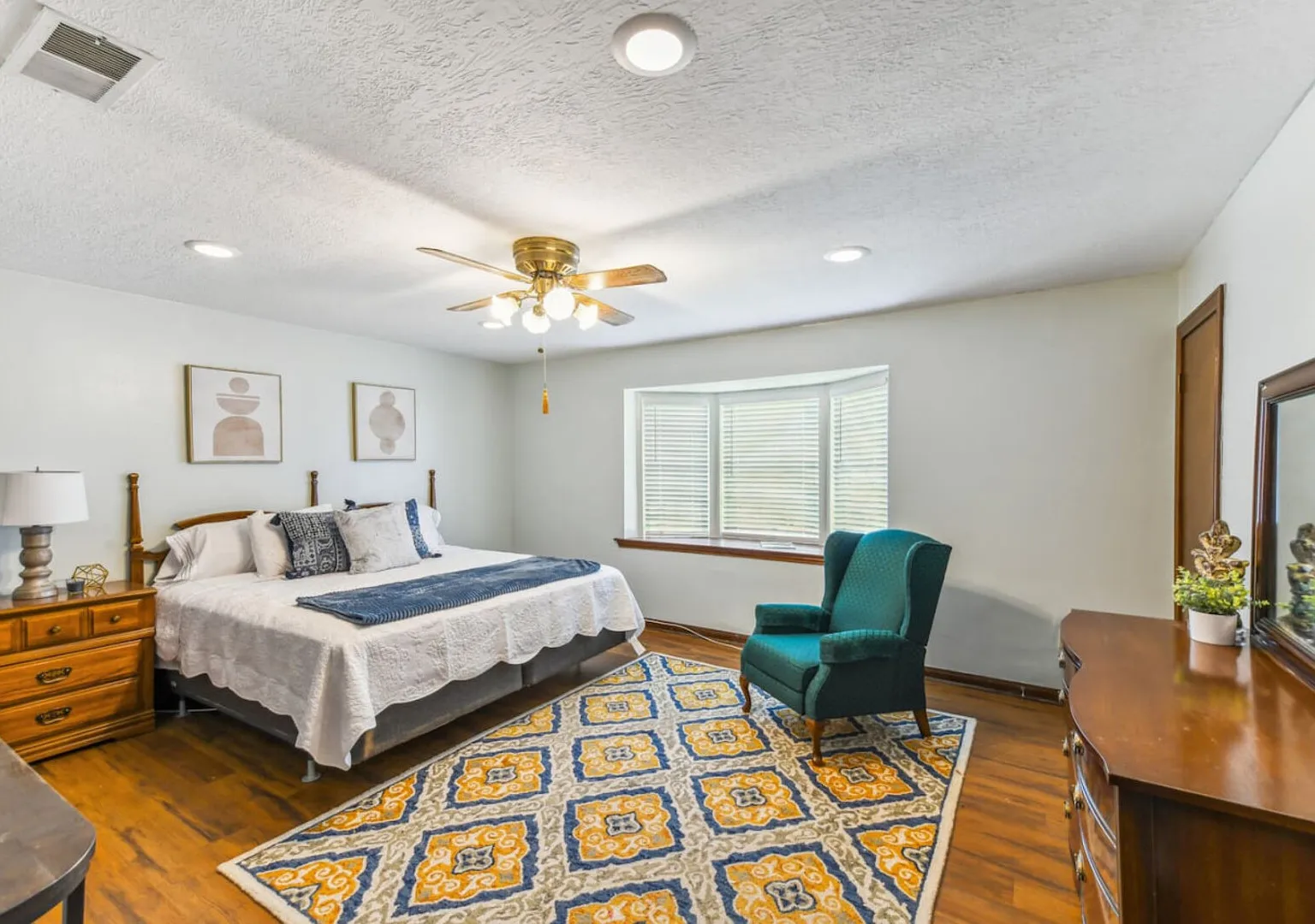 Lovely Metairie 1600sft Loft 10 mnts to Hospitals! — Photo 2