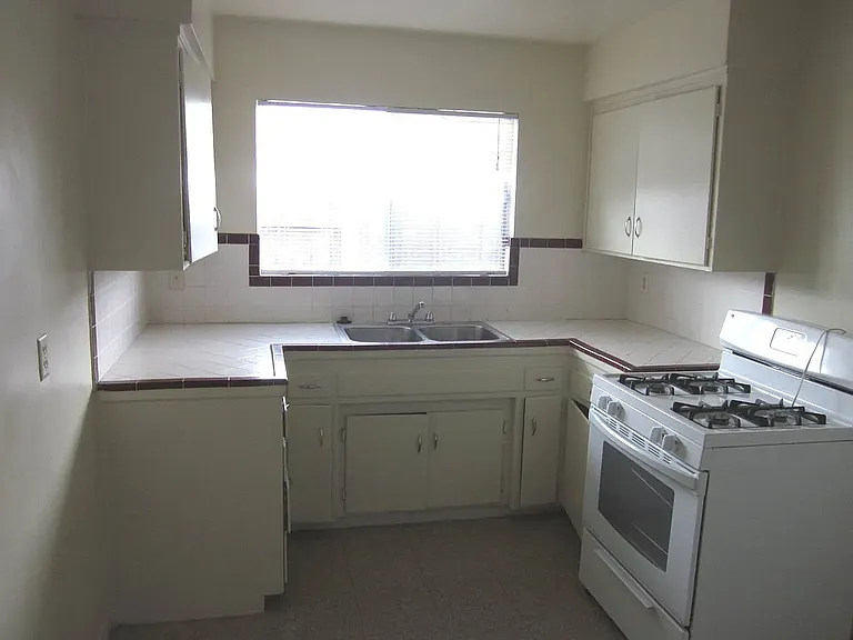 712 N G St #B — Photo 4