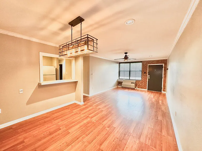 3101 Highland Rd #110 — Photo 2