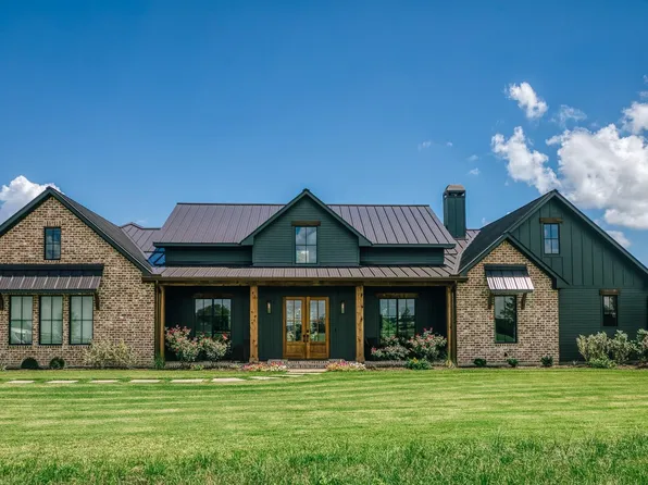 104 Hartfield Hill Ln, Round Top, TX 78954