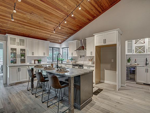 4th image of 813 N Fruitwood Pl
