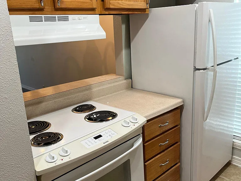 Kitchen stove/refrigerator