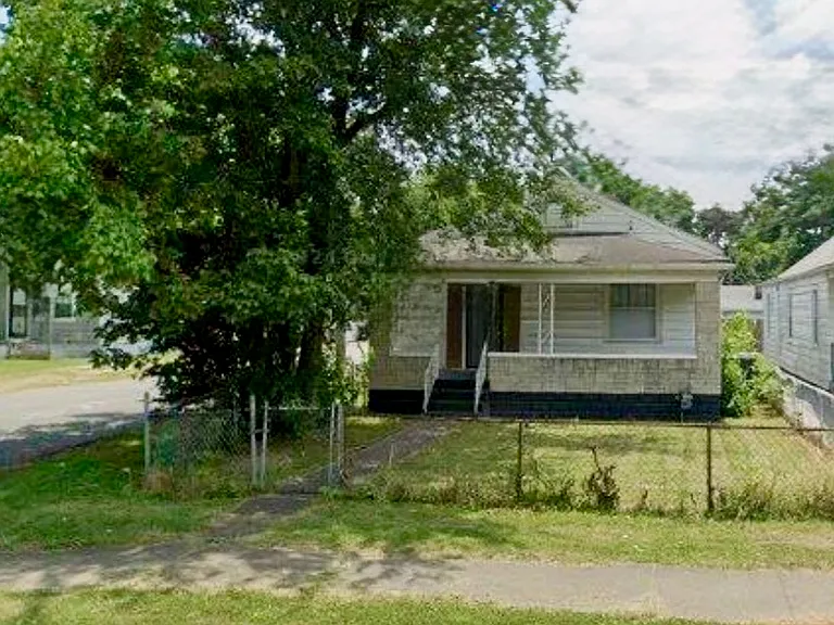 900 Beecher St — Photo 1