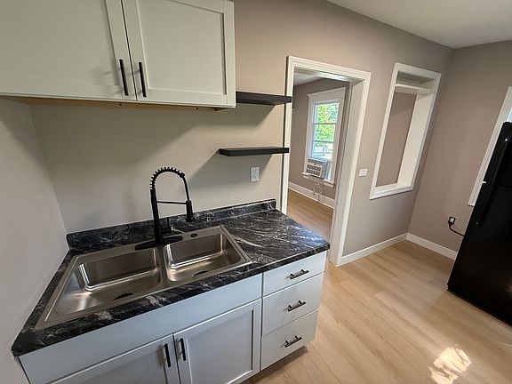 4th image of 532 N Scott St #4