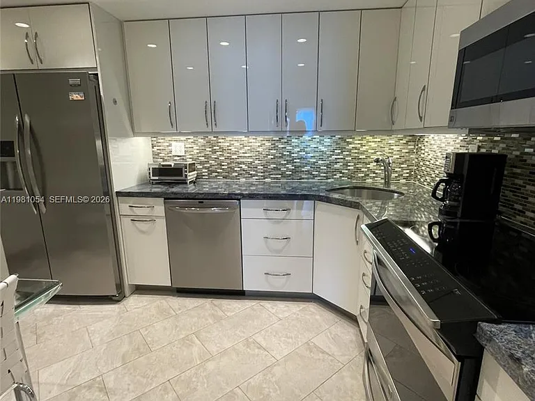 1410 S Ocean Dr #402 — Photo 3