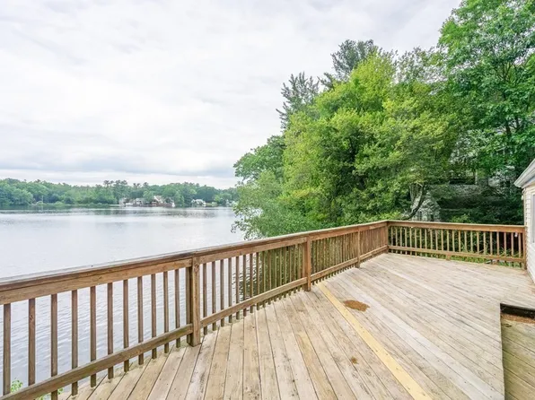 15 Hillcrest Rd, Wrentham, MA 02093