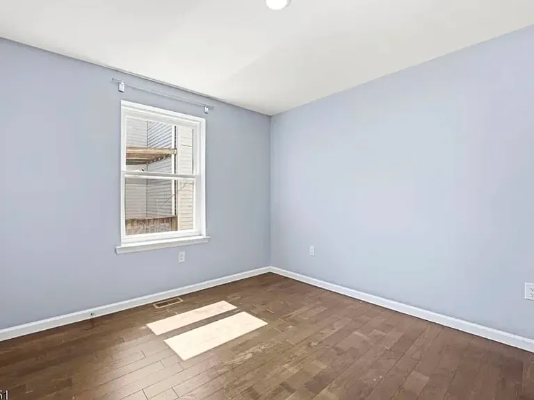 420 S 10th St #1 — Photo 8