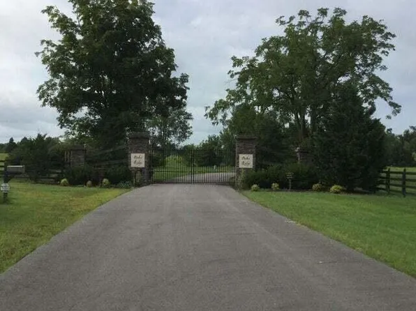 12 Creekside Blvd, Russell Springs, KY 42642