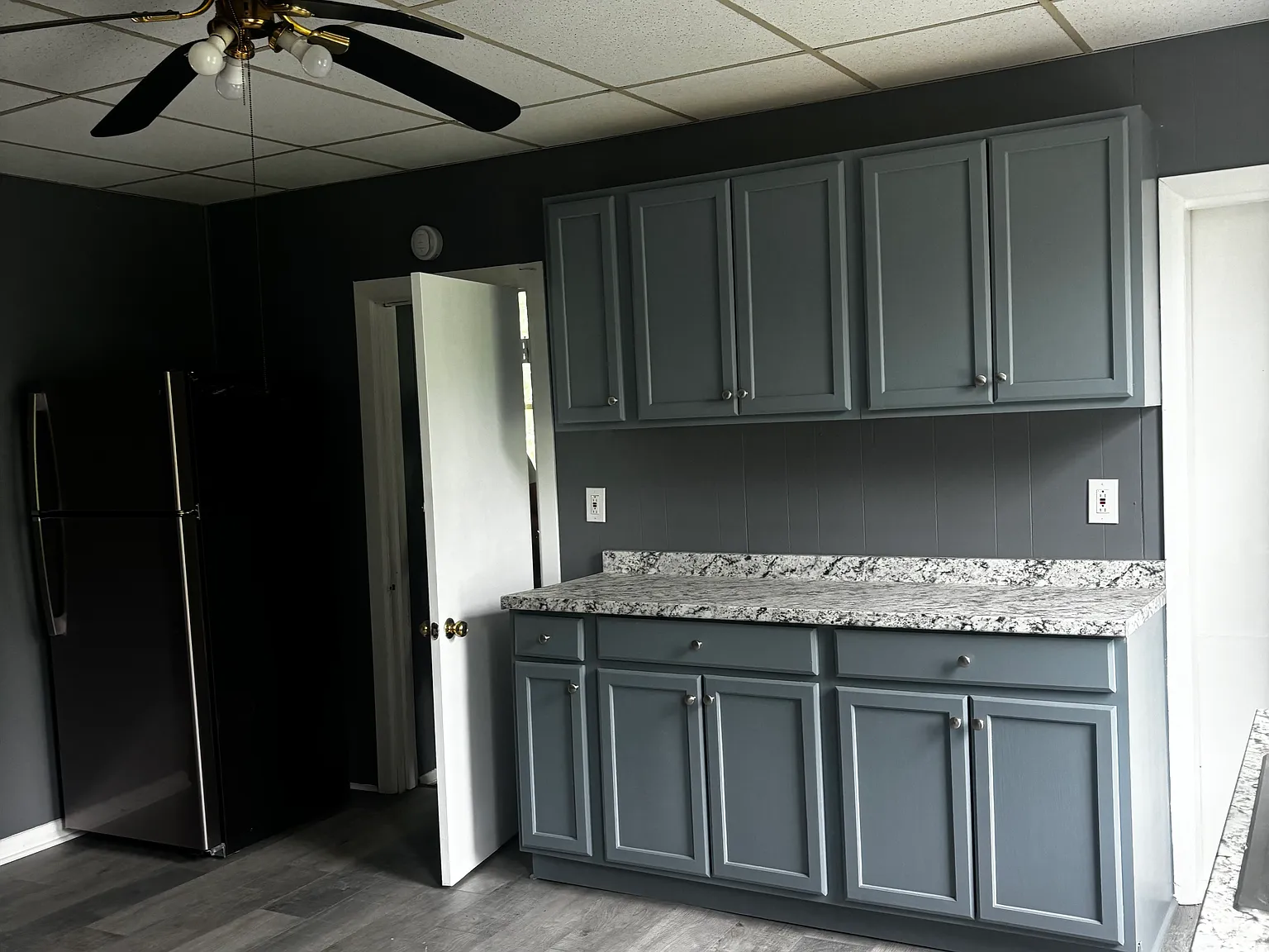 3 bed, $1,400 — Photo 2