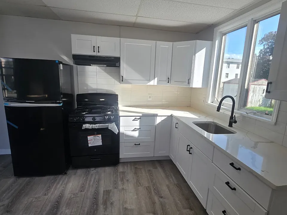 698 Worth Ave #2R