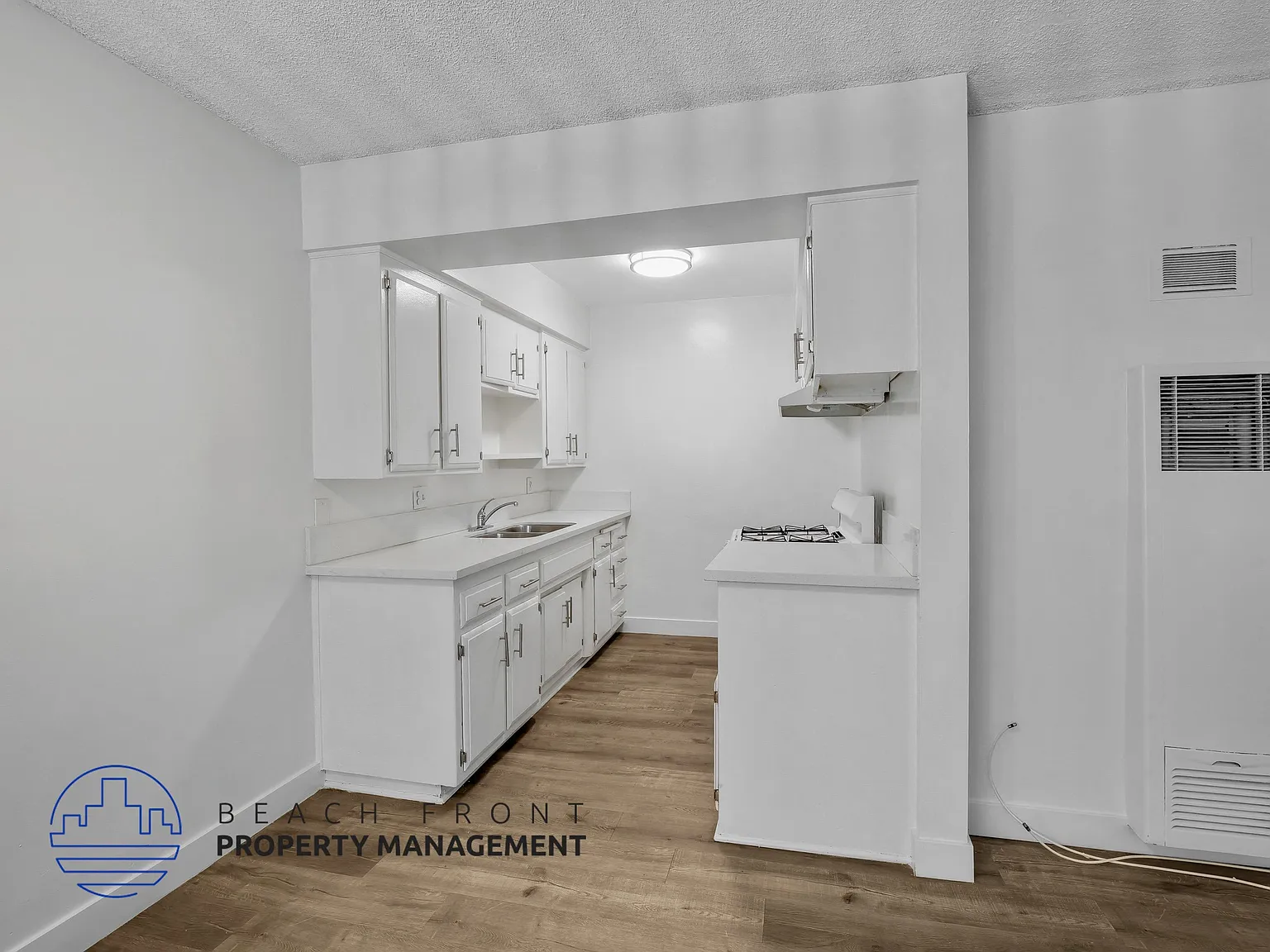 868 Victor Ave. — Photo 3