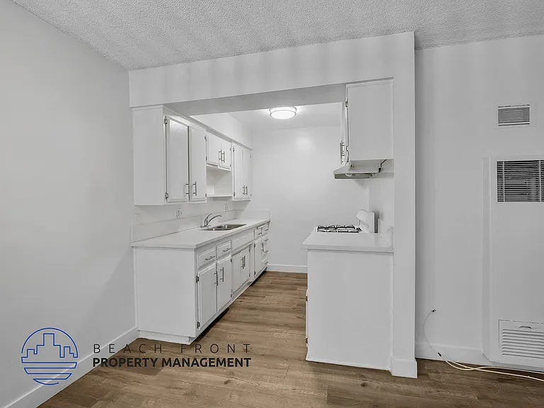868 Victor Ave. — Photo 4