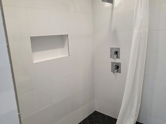 5th image of 1613 Cota Ave #B