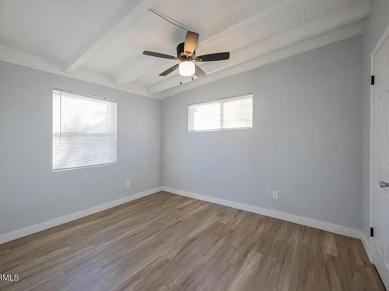 2205 W Cambridge Ave — Photo 8