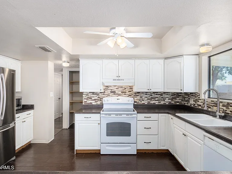 855 E Viola St — Photo 46