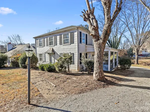 121 Hospital Ave NE, Lenoir, NC 28645