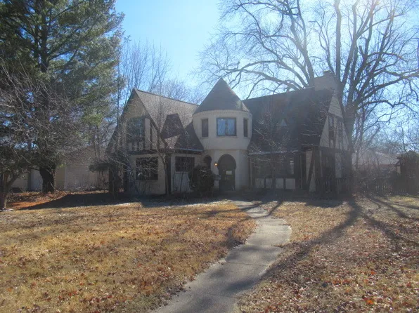 1226 Halsted Rd, Rockford, IL 61103