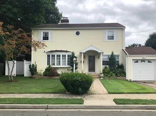 1526 Paul St, Baldwin, NY 11510