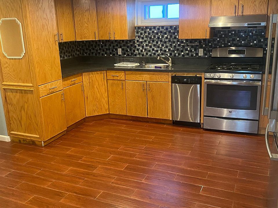 Stainless stell appliances, dishwasher and gas oven Lots of cupboard space and counter to prep meals on. Double Door Fridge tiled flooring and large bathroom and small laundry area.