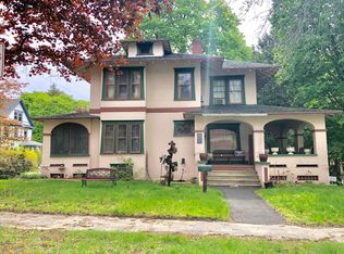 19 West St, Benton, ME 04901