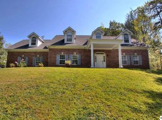 1742 Cardinal Dr, Gatlinburg, TN 37738