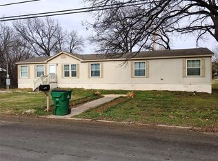 601 E Grand Ave, Comanche, TX 76442