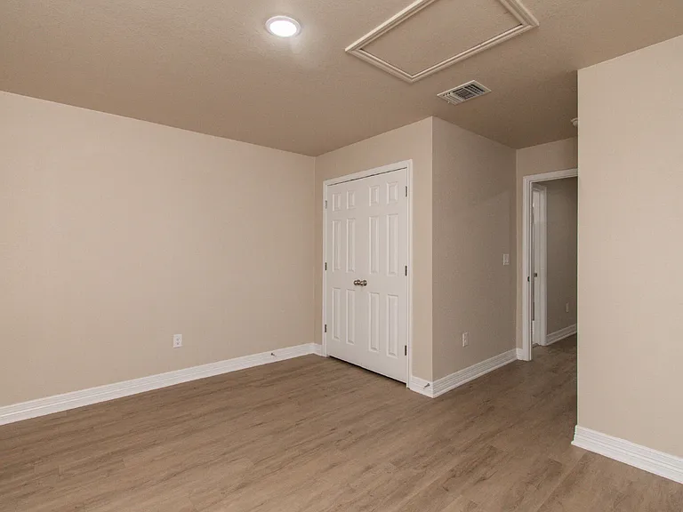 806 White Meadow Ln #B — Photo 12