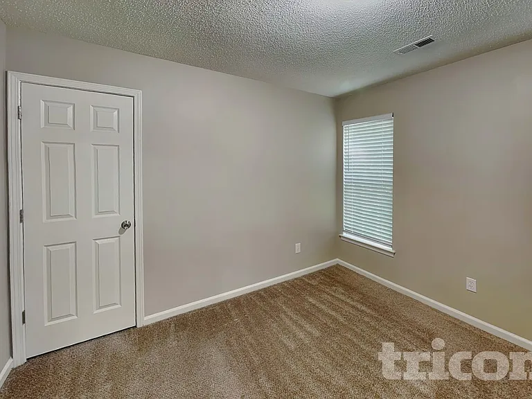 1405 Wessex Ct — Photo 13