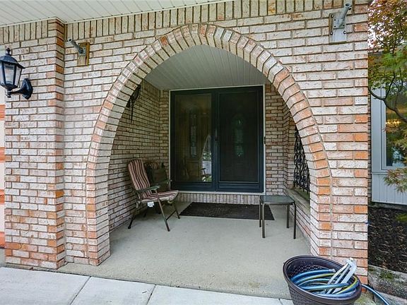 3rd image of 7 Pine Cir