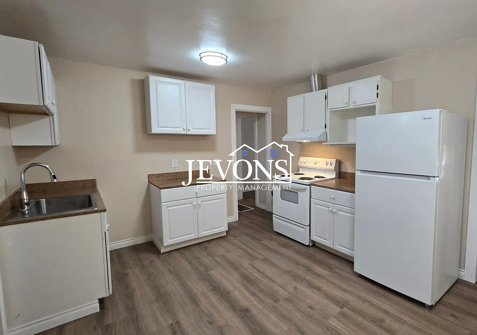 Charming 2 Bed, 1 Bath Home with Fenced Yard and Garage - Wapato — Photo 1