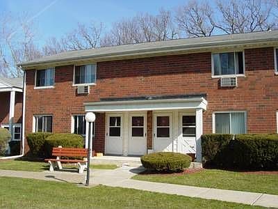 1st image of 91 Manor Dr