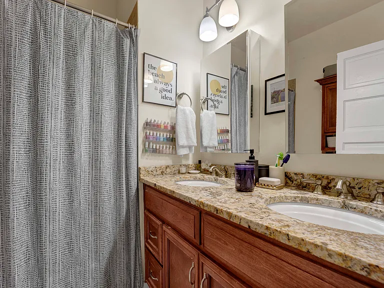 916 W Grace St #3 — Photo 15