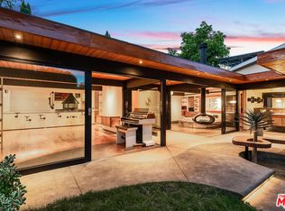 22277 Buena Ventura St, Woodland Hills, CA 91364