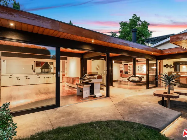 22277 Buena Ventura St, Woodland Hills, CA 91364
