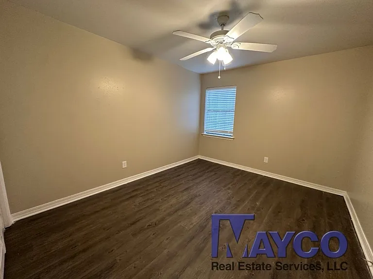 Grand Oaks Apartment Homes — Photo 18