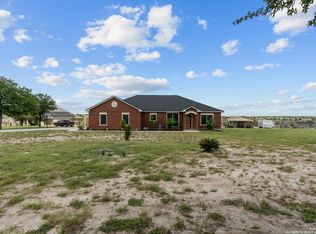 700 Lake Valley Dr, La Vernia, TX 78121