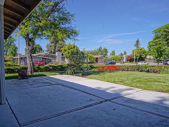 5th image of 1315 Egret Dr